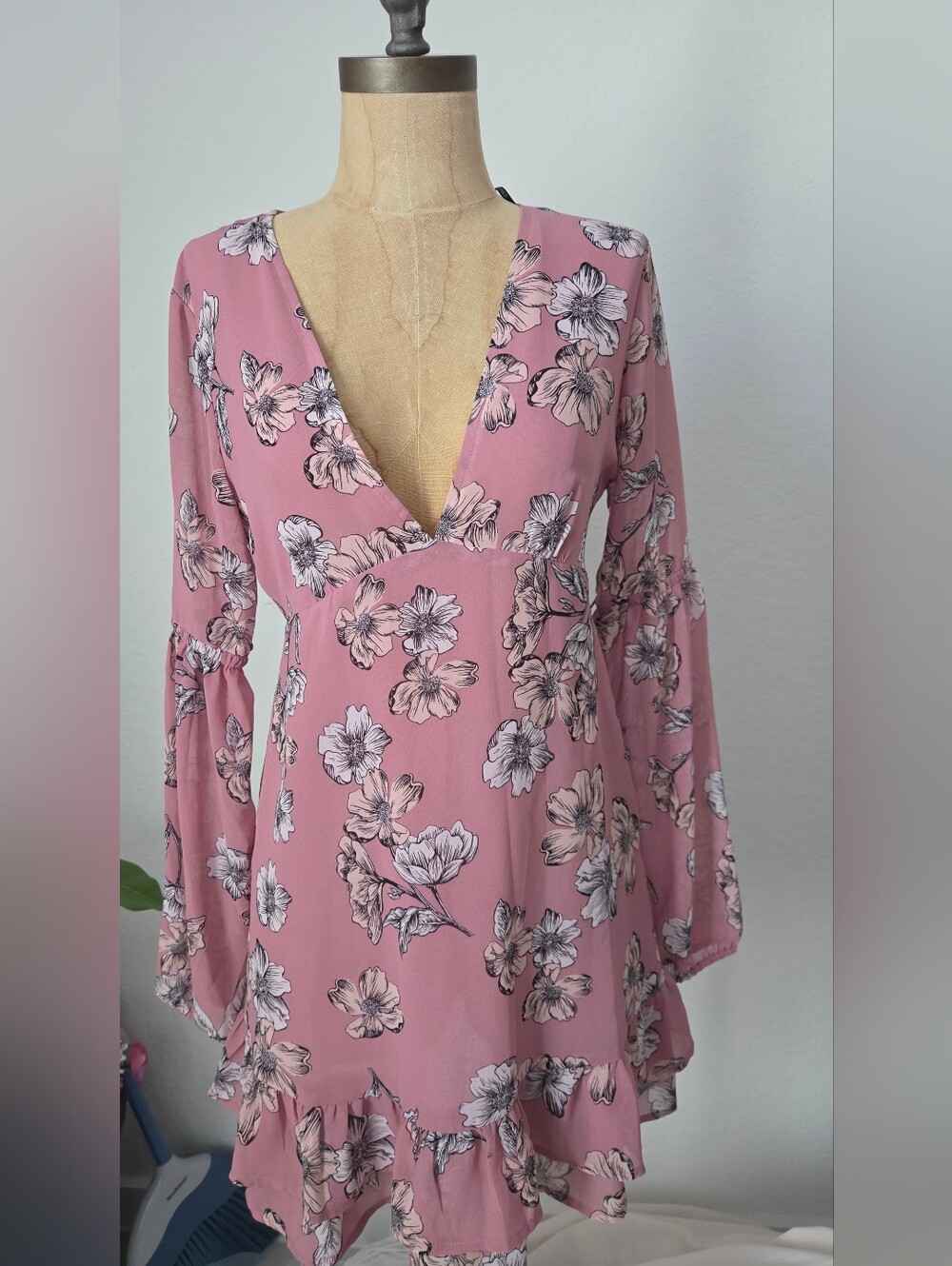 Forever 21 Dusty Pink Floral Long Sleeve V-Neck Dress